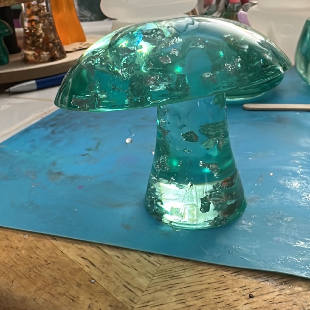 Resin mushroom - Picture 2 of 7